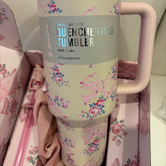 New Stanley X Love Shack Fancy 40 Oz Pink Floral Flowstate Tumbler Cup - Picture 2 of 6